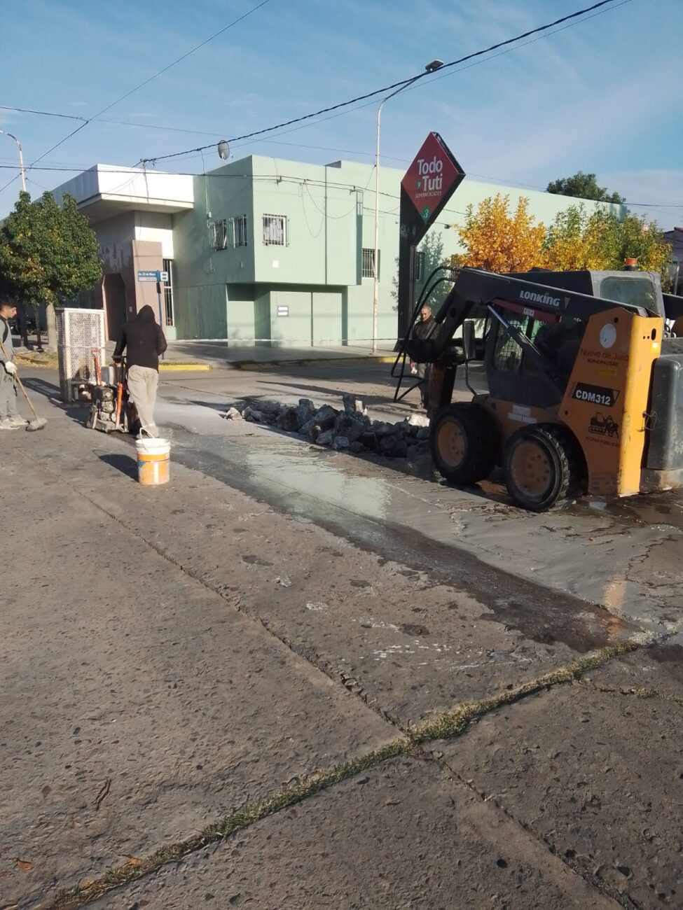 Trabajos De Bacheo En De Mayo Y Garmendia Semanario Extra